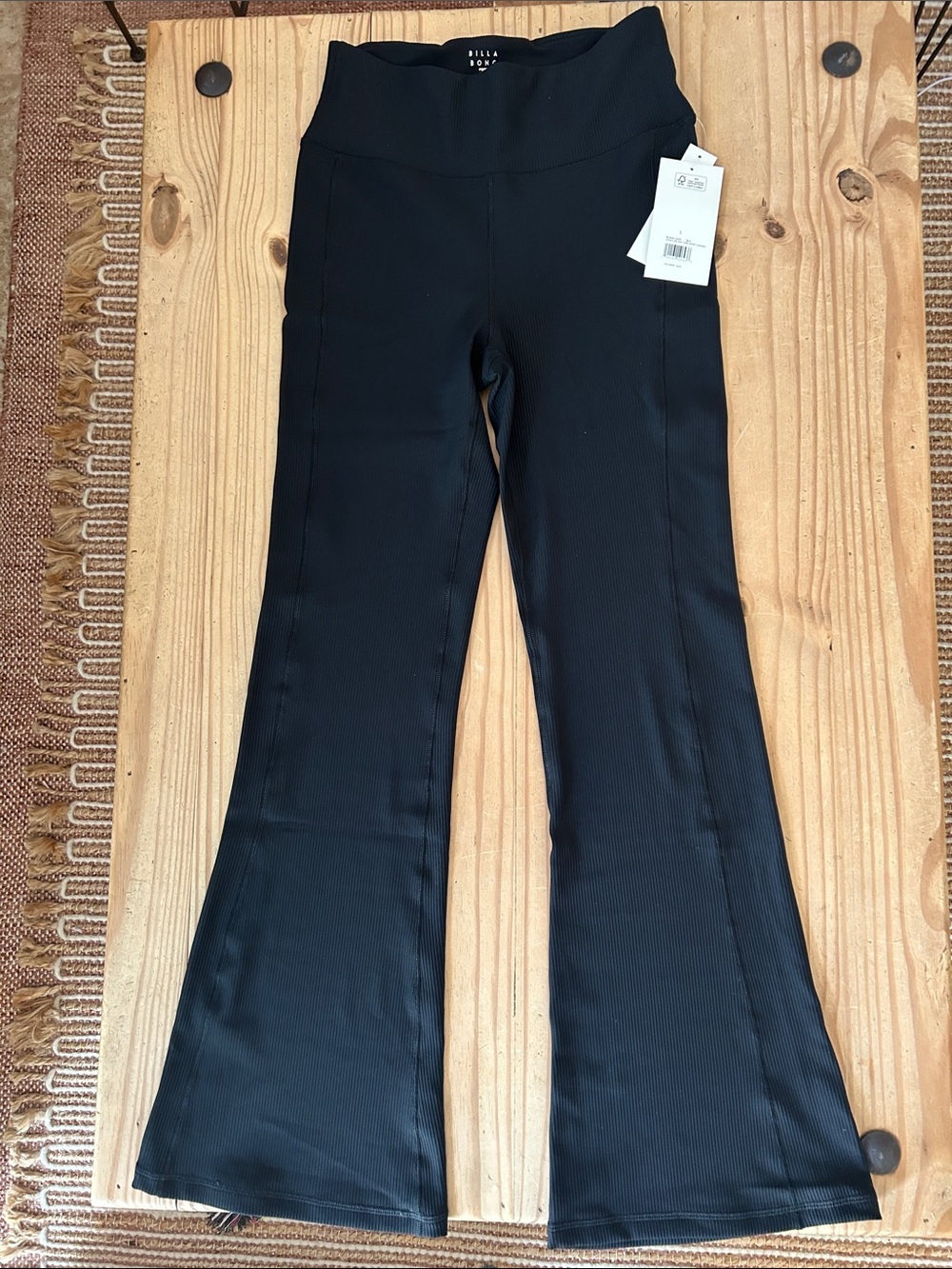 NWT Billabong Black Coastline Rib Flare High-Waist Flare Pants Leggings